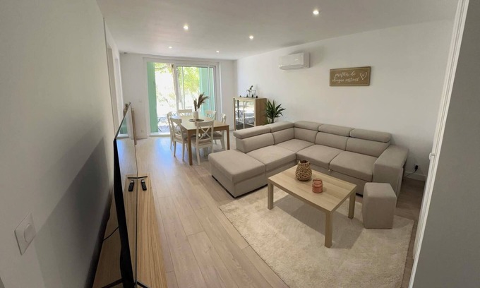 Cassis Apartment | Joli Appartement Rénové de 55m2. Parking Gratuit