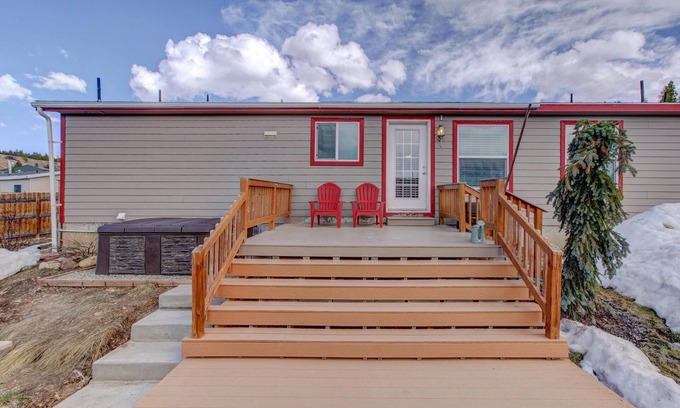 Leadville House | Josephine House- PET FRIENDLY-15 Min to Ski Cooper w/HOT TUB!