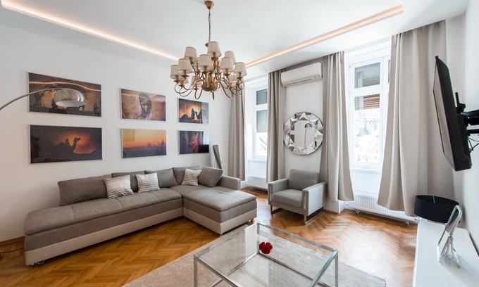 Centrul Vechi Apartment | Joy-of-Living in Piata Sfatului