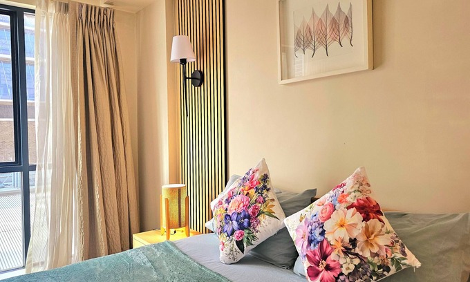 Perth Central Business District Apartment | Joyful Stay|Stylish reatreat in Perth City Center. Middle OF Perth City
