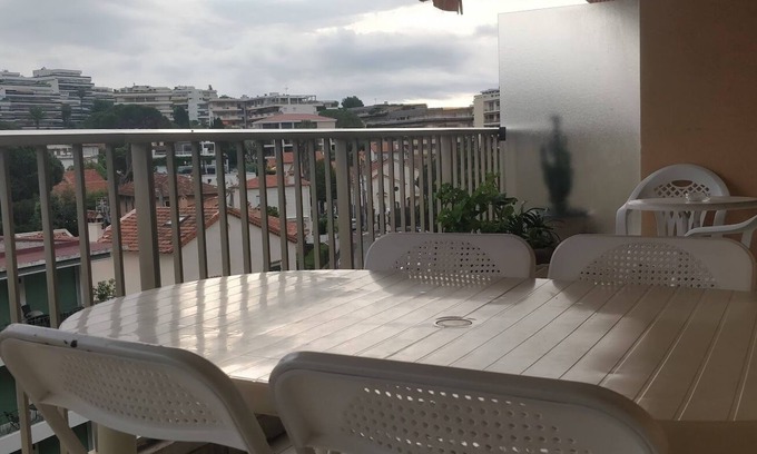Juan-les-Pins Apartment | Juan Les Pins: apartment/flat - Juan les Pins