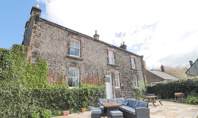Embleton House | JUBILEE HOUSE, pet friendly, with a garden in Embleton