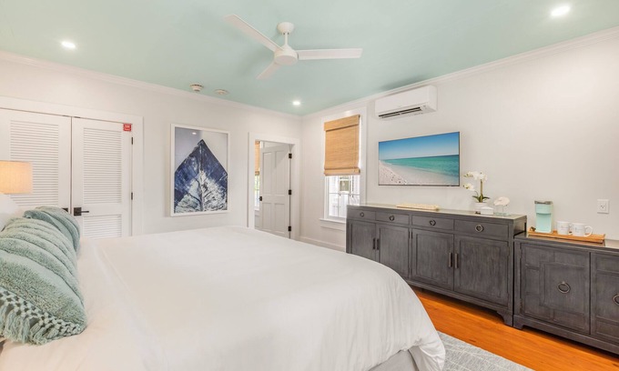 Key West Historic District Condo | JULIE ~ Adult Only, 1st Floor King Bedroom w/Shared Pool, Scarlet Mango Inn!
