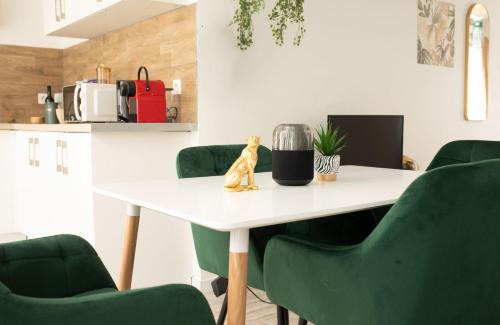 Boulogne-Centre Apartment | Jungle appartement lumineux plein centre