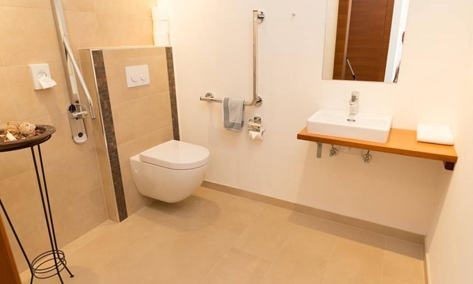 Drobollach am Faakersee House | Junior Suite Faaker See - Seehotel Ressmann