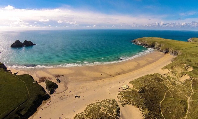 Holywell Apartment | Just a few steps from the beach!