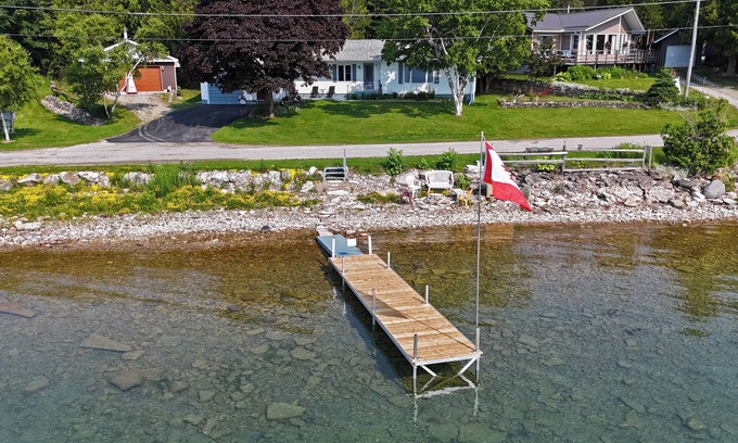 Manitoulin District House | *Just Launched* Quiet, Updated Waterfront House on Manitoulin Island, Sleeps 6.