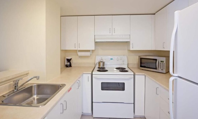 Quartier des Spectacles House | Just Minutes to Old Port! 4 Classy Units, Shopping & Dining, Full Kitchens
