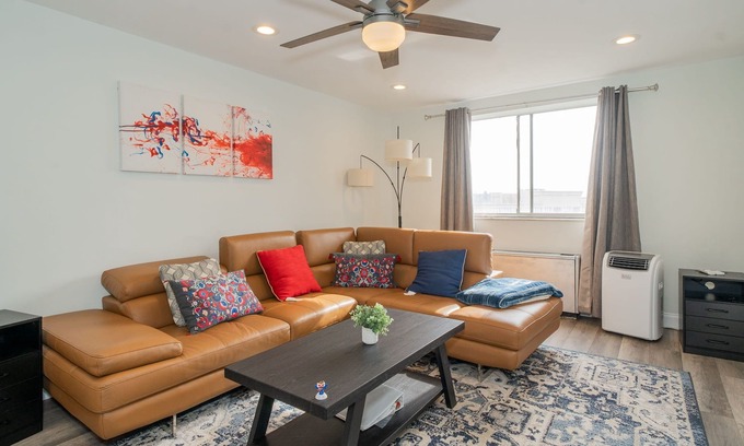 Peachtree Center Condo | Just Renovated 3 BR/2 Bath/Parking & Downtown view