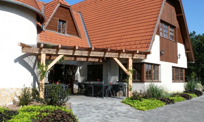Veszprem Bed & Breakfast | Kádárta Vendéglő Panzió