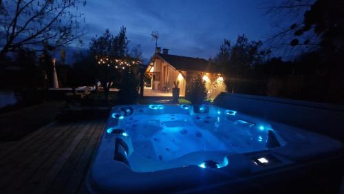 Prouilly House | KÄBANE 54, Lodge avec spa au bord de l'eau