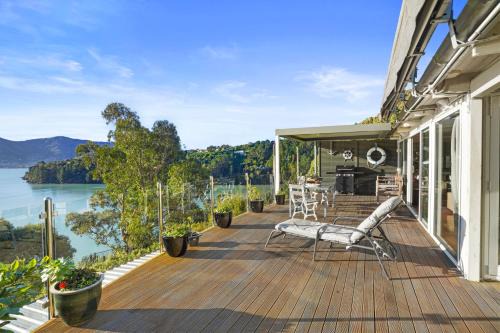 Diamond Harbour House | Kaioruru View - Diamond Harbour Holiday Home