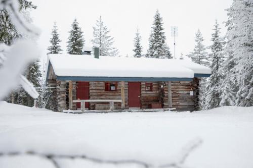 Syote House | Kaira 27, kahden makuuhuoneen kelomökki Syötteellä, valaistun ladun vieressä