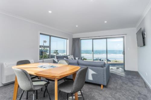 Kaka Point Apartment | Kaka Point Views Apartment 1