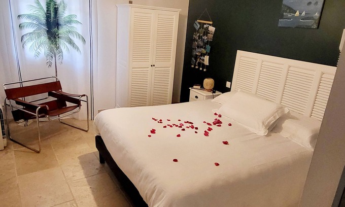 Saint-Pons-de-Mauchiens Apartment | KALINA, a trip to the West Indies