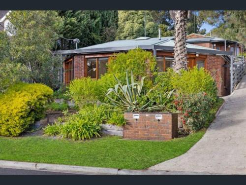 Ocean Grove House | Kalinga Retreat - 12pm checkout - walk to Blue Lake