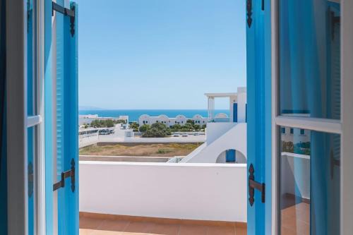 Kamari Apartment | Kamari Open View - Sea Escapes in Santorini