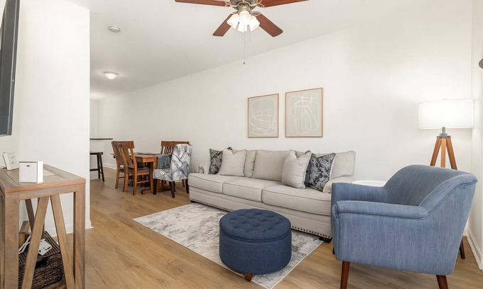 Umstead House | Kamp Koral - Walk to Umstead; 5 Mi. to Airport; Lenovo Center; 2 Kings; Quiet