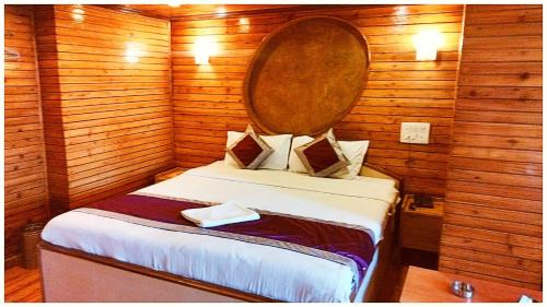 Charbagh Hotel | Kanchenjunga Himalayan View Darjeeling 'Hotel Broadway Annecy ' Near Mall Road with #Wi-Fi #Restaurant #Premium & Spacious Room #Prime Location - Best Seller Hotel in Darjeeling