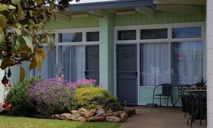 Kingscote Apartment | Kangaroo Island accommodation - Vonny's Rest