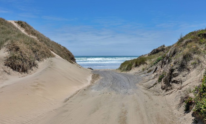 Northland Cottage | Karo Hut A - Ninety Mile Beachfront Cabin