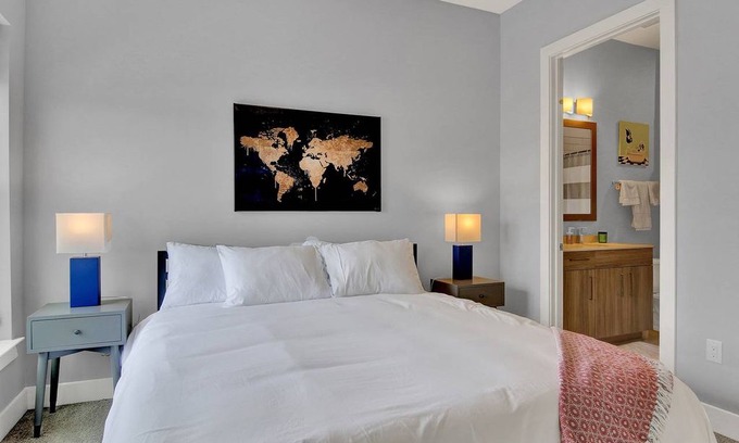 Third Ward Apartment | Kasa Charlotte | 2BD/2BA with Free Parking + Self Check-In | Uptown