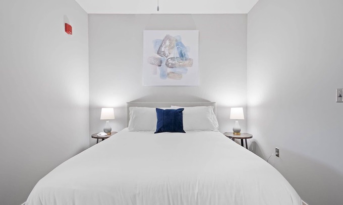 South Side Flats Apartment | Kasa | Inviting 2 Bedroom with Amenity Access | Pittsburgh