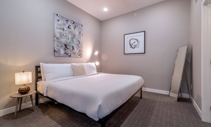 Downtown Des Moines Apartment | Kasa | Inviting 2BD + Walk to Dining | Des Moines