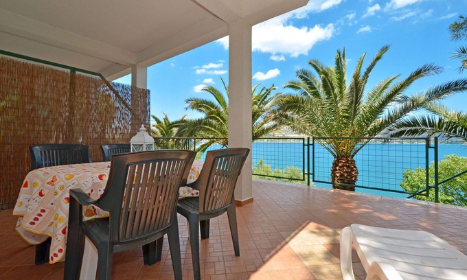 Municipality of Trogir Apartment | KATARINA 1 apartment for 4 + 1 people, 2 bedrooms and only 20m from the beach