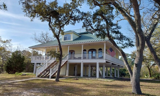 Carrabelle House | Kathys House sits on the bay in Carrabelle. No neighbors! A view with privacy.