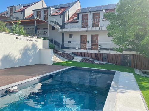 Balatonkenese Apartment | Katica Szállás