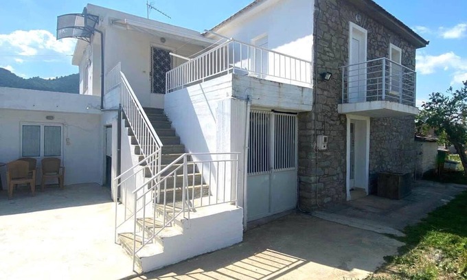Xirokampi House | Katoikia Elia Summary