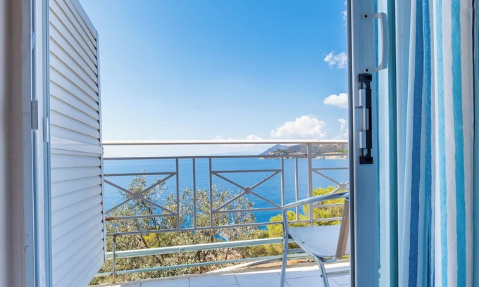 Kontos Hotel | Kavos Bay Seafront Hotel