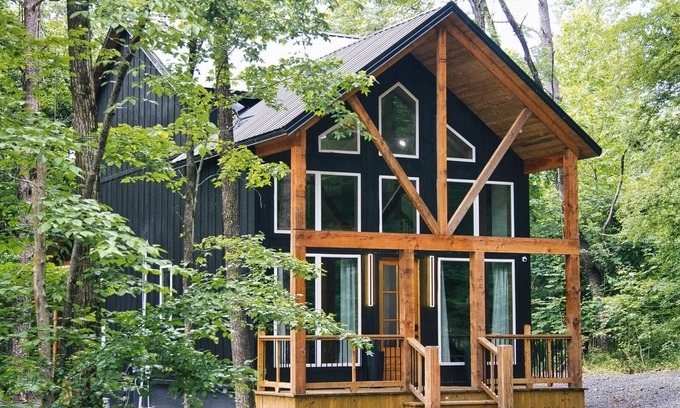 Broken Bow House | Kayak, Fish, 2 King Bd w/Pond Access*Pet*Hot Tub*