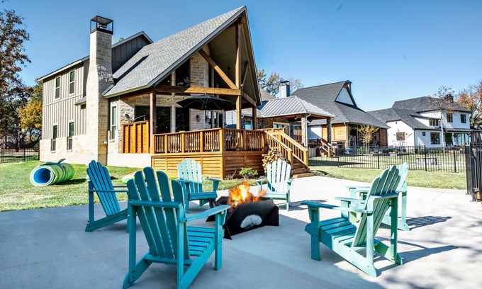 Enchanted Oaks House | Kayak, Paddleboard, Firepit