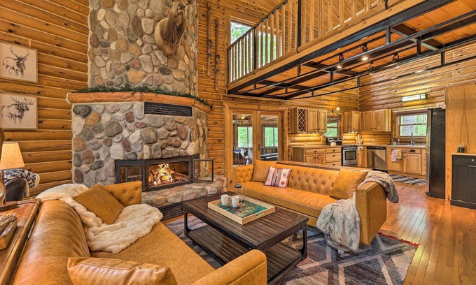 Rapid City Cabin | Kayaks + Fire Pit: Lux Riverfront Lodge, Sleeps 20
