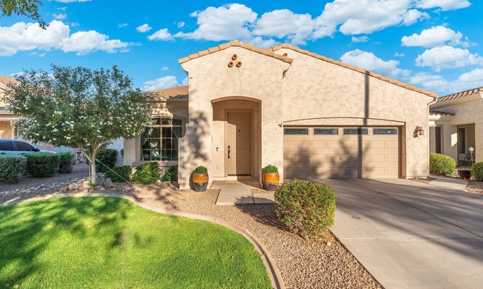 Power Ranch House | KC Oasis POOL W/HOT Tub Family fun for ALL