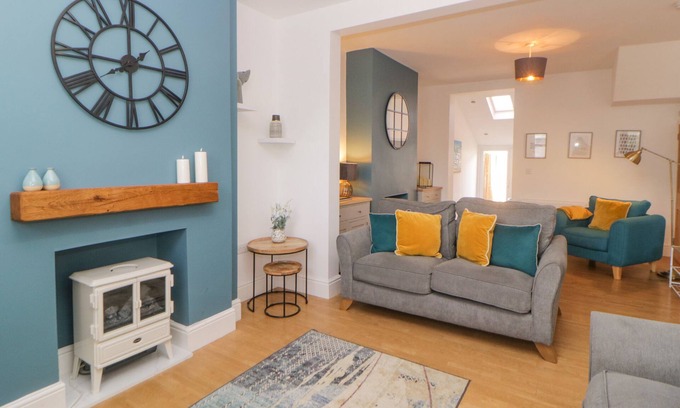 Exmouth Cottage | KEELING, family friendly, with a garden in Exmouth