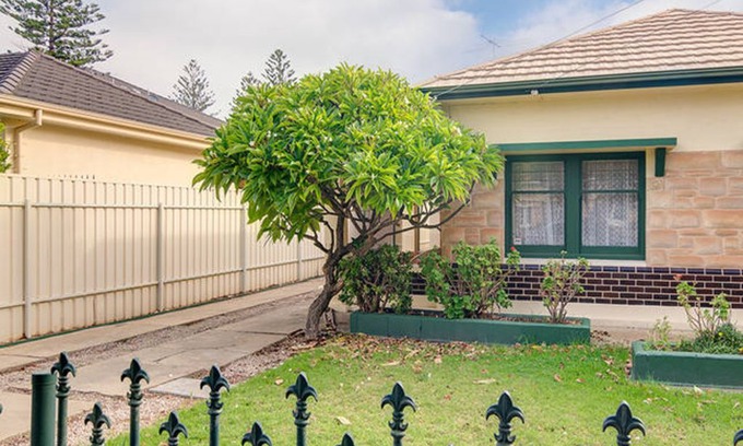 Glenelg East Cabin | Keen Kottage - Glenelg East