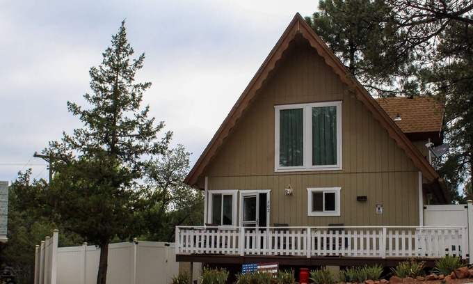 Payson Cabin | Keith Château; A Cheerful A-Frame Cabin ❤️
