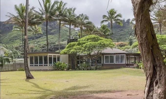 Laie House | Kekela Nui Beachfront - Steps to beach + AC!