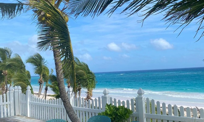 Dunmore Town House | KELLY KREST, BEACH FRONT WITH STUNNING VIEWS OF GORGEOUS PINK SANDS BEACH