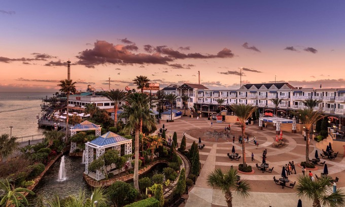 Clear Lake Shores Hotel | Kemah Boardwalk Inn