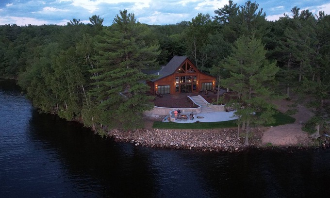 Dollar Bay House | Kemp's Lake Front Guest House