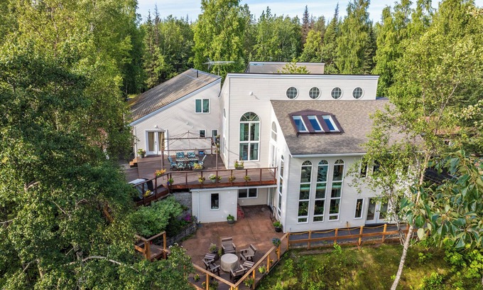 Soldotna House | Kenai River Serenity