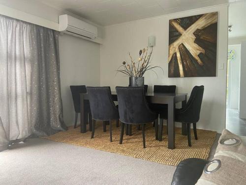 Richmond Heights Villa | Kensington Estate - classy two bedroom roomy house