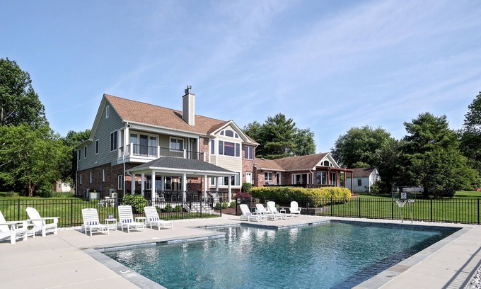 Stevensville House | Kent Island Waterfront | Game Room | Pool | Outdoor Dining | Stunning View