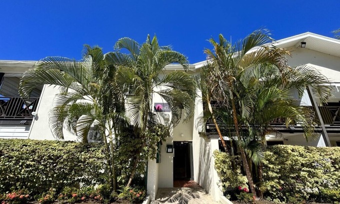 Holetown Apartment | Kerensa, beautiful modern apt, Holetown, close to all amenities