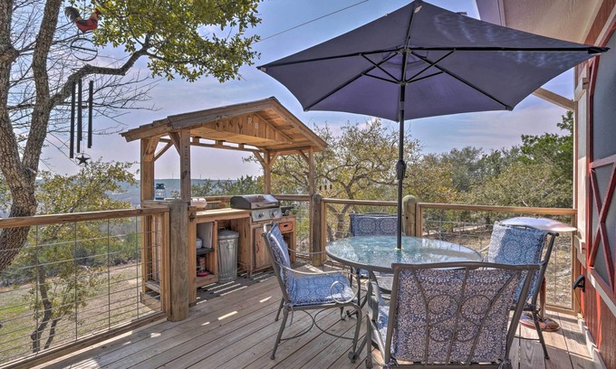 Kerrville House | Kerrville Converted Barn Tiny Home w/Kayaks!
