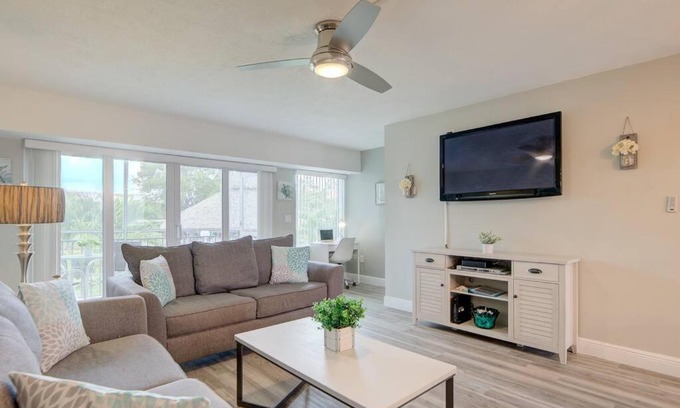 Key Largo House | Key Largo 3bed 3bath ocean side,heated pools, bbq areas free Golf cart, bikes,canoes